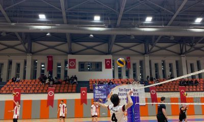 İLETİŞİM FAKÜLTESİ ERKEKLER VE KADINLAR TAKIMLARI İLK VOLEYBOL MAÇLARINI OYNADI