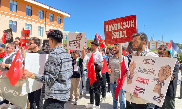 Kastamonu Üniversitesi’nde Gazze İçin Yürüyüş ve Basın Açıklaması Yapıldı