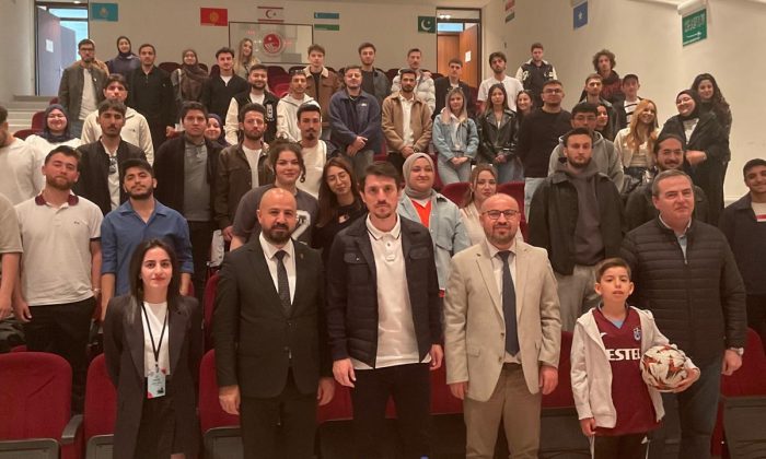 Kastamonuspor’un Teknik Direktörü Ergin Keleş, Kastamonu Üniversitesi’nde Gençlerle Buluştu