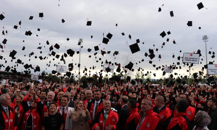 <strong>Geleceği İnşa Edecek 4 Bini Aşkın Genç Kep Attı: Kastamonu Üniversitesi’nde Mezuniyet Sevinci</strong>