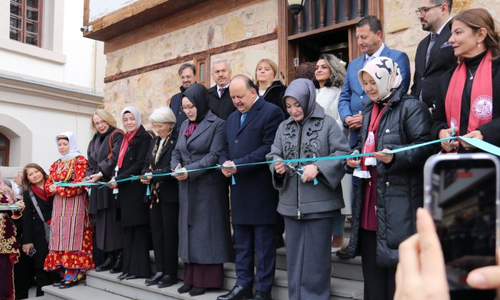 “Milli Mücadelenin Kadın Tanıkları” adlı sergi, İlk Kadın Mitingi’nin 106. Yıl Dönümü’nde açıldı