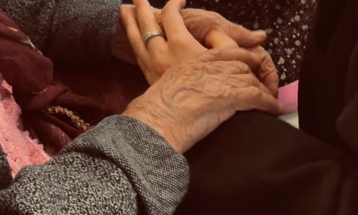 Üniversite öğrencilerinden kalplere dokunan davranış