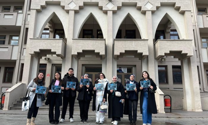 <strong>İletişim Fakültesi Öğrencilerinden Ortaokul Öğrencilerine Dijital İhlal Farkındalığı Eğitimi</strong>