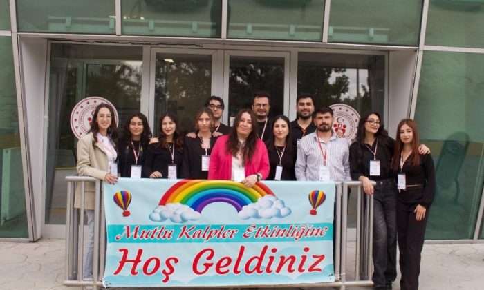 Mutlu Kalpler Etkinliğinde Öğrenciler İle Özel Gereksinimli Bireyler Bir Araya Geldi