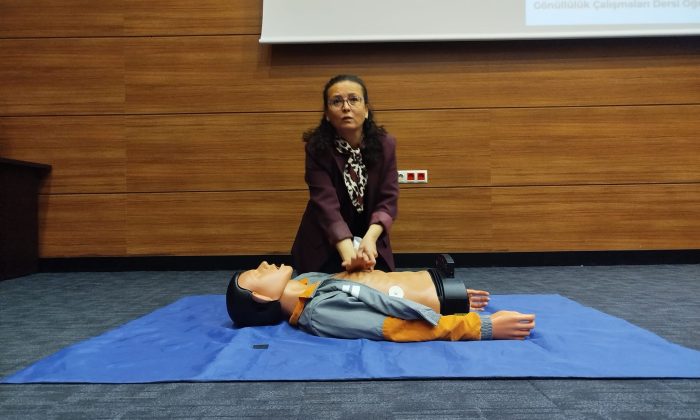 İletişim Fakültesi’nde Uygulamalı İlk Yardım Eğitimi