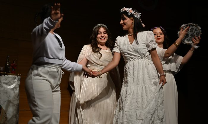 <strong>“Tarih Baba’nın Gözlüğü” Piyesi İzleyiciyle Buluştu</strong>
