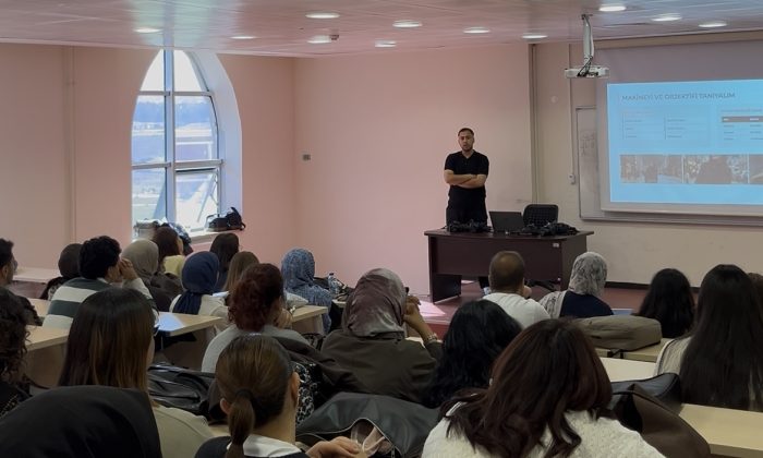 İletişim Fakültesinde Temel Fotoğrafçılık Eğitimi