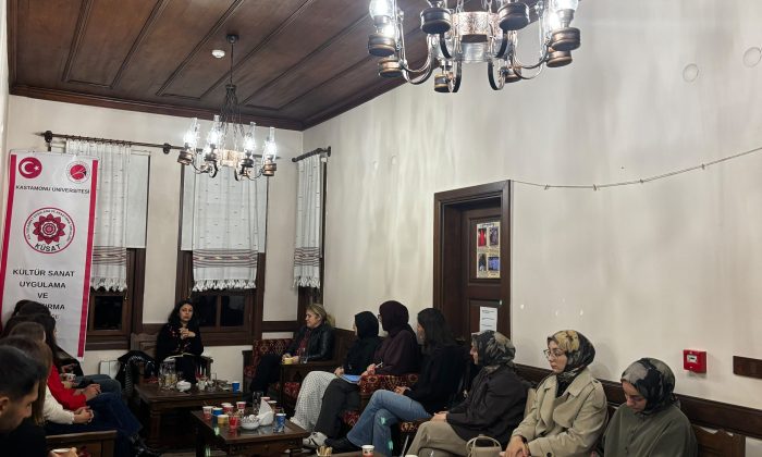 <strong>Kastamonu’da “Beş Sevim Apartmanı” Kitap Tahlili Gerçekleştirildi</strong>